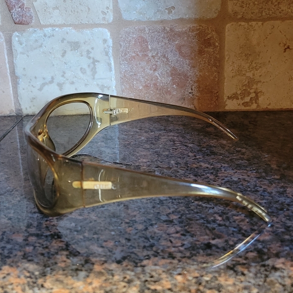 GUCCI Sunglasses with Case - Picture 3 of 9